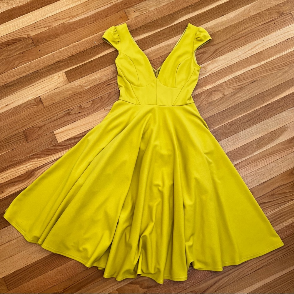 Unique Vintage Glamazon Dress size Medium